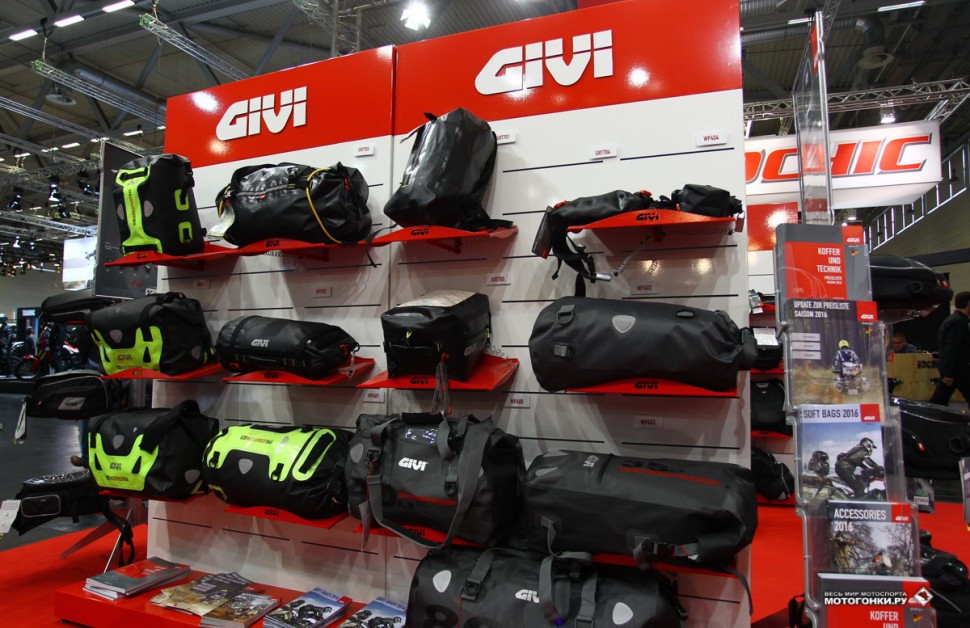 INTERMOT-2016: Кельнский мотосалон - новая коллекция непромокаемых сумок GIVI