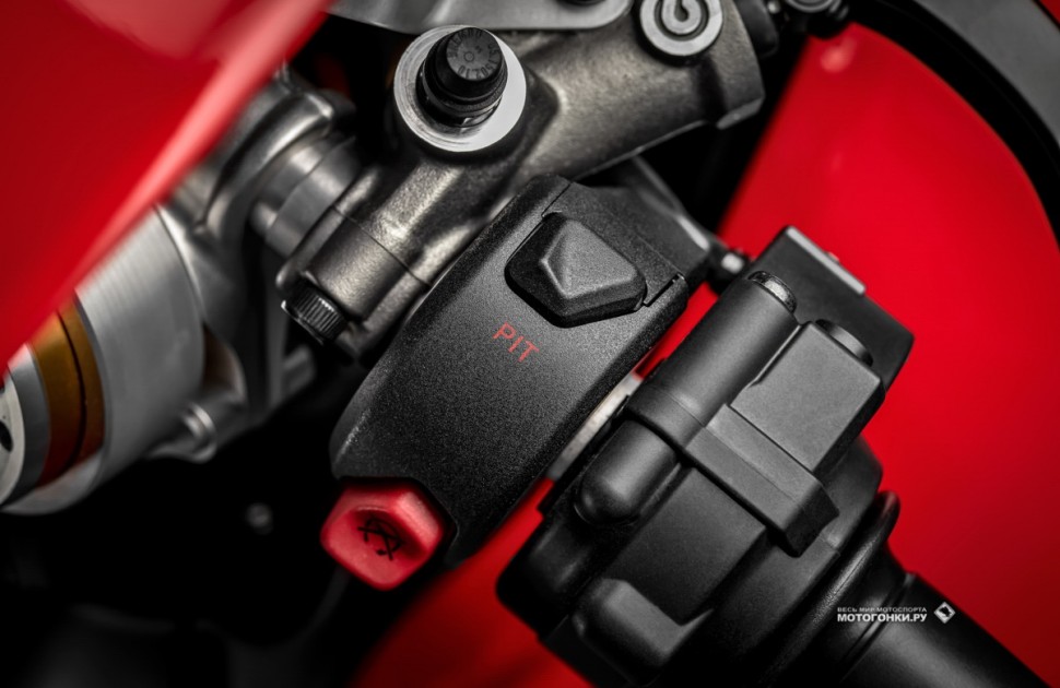 Ducati Panigale V4 R (2019) - пит-лимитер в комплекте