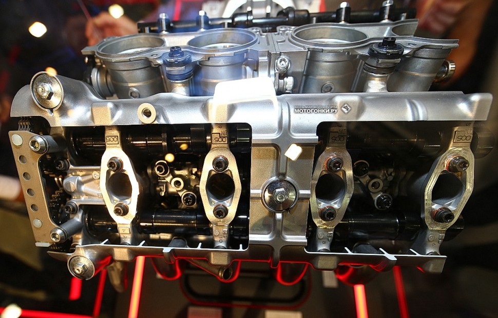 Двигатель Honda Fireblade CBR1000RR-R (2020) в разрезе
