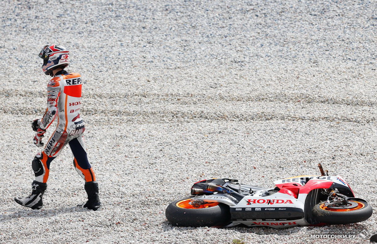 MotoGP 2015 Argentina GP 3st Round: Марк Маркес завершил гонку на асфальте после контакта с Росси на предпоследнем круге