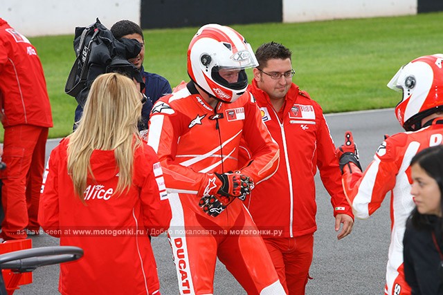Дополнительное изображение к новости MotoGP: Принц Гарри отправился в турне по Doningtnon Park