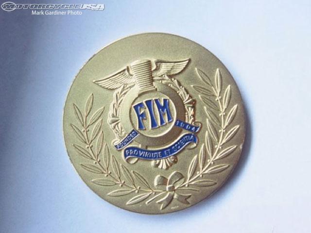 Специальная золотая медаль FIM за героизм среди мотоциклистов. Учреждена в 1999 году