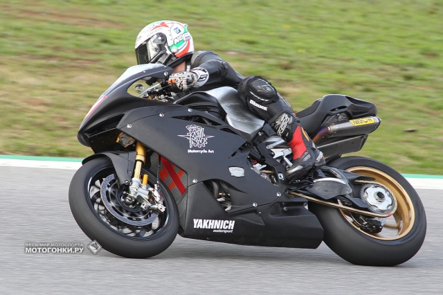 Клаудио Корти на MV Agusta F4RR на тестах в Портимао Клаудио Корти на MV Agusta F4RR на тестах в Портимао
