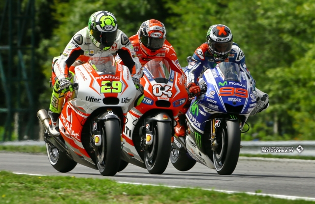 Гран-При Чехии, Брно - MotoGP: первый круг - опасный маневр Лоренцо на пилотов Ducati перед 3-м поворотом