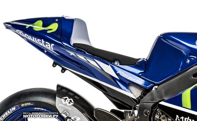 MotoGP: Yamaha YZR-M1 2016 года - обратите внимание на форму хвоста: теперь здесь расположен бензобак - для компенсации массы