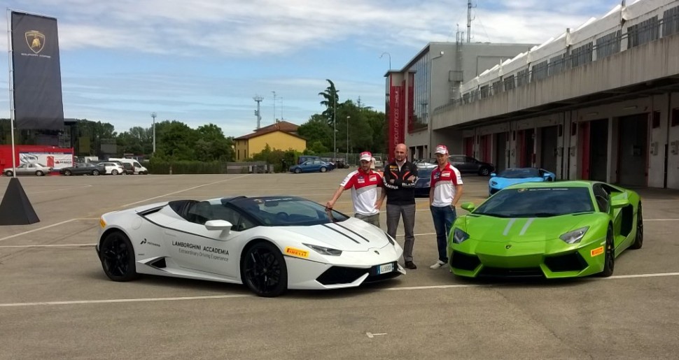 Андреа Довициозо и Кейси Стоунер провели серию тестов суперкаров Lamborghini в Имоле Андреа Довициозо и Кейси Стоунер провели серию тестов суперкаров Lamborghini в Имоле