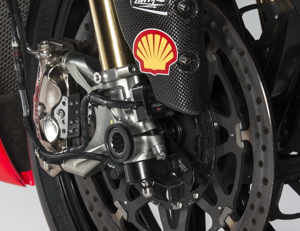 Слегка модифицированные в заводской команде Ducati тормоза 1199 Panigale R - в сущности, те же, что и у серийной версии