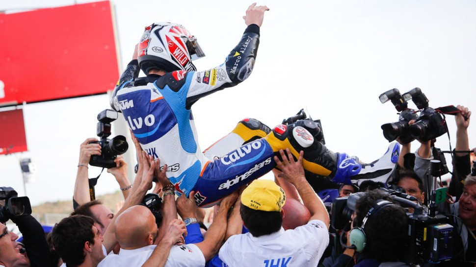 Виньялес стал чемпионом Moto3 с командой JHK Calvo Racing в 2013