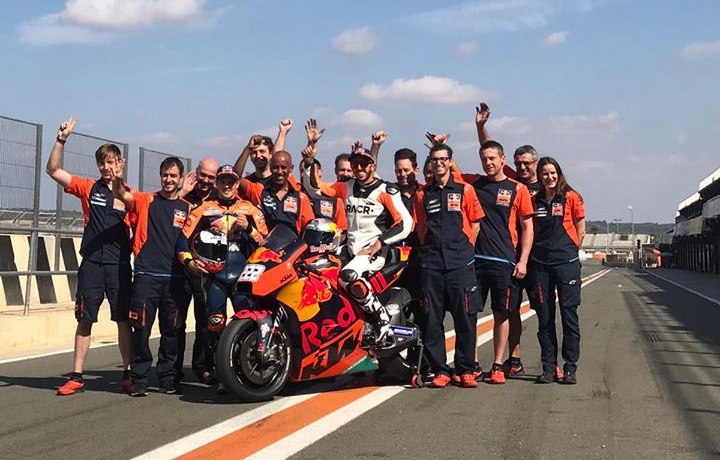 Тестовая команда KTM Factory Racing MotoGP и Антонио Кайроли получили большое удовольствие на Ricardo Tormo Circuit в этот вторник