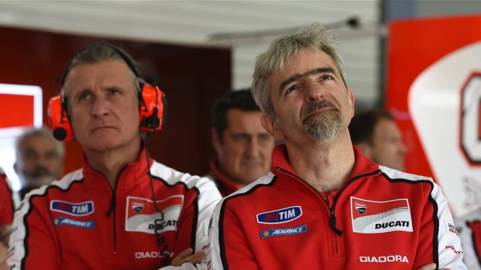 Босс Ducati Corse (справа) улыбается не переставая с самого уикенда в Муджелло - и он тоже счастлив, даже если...