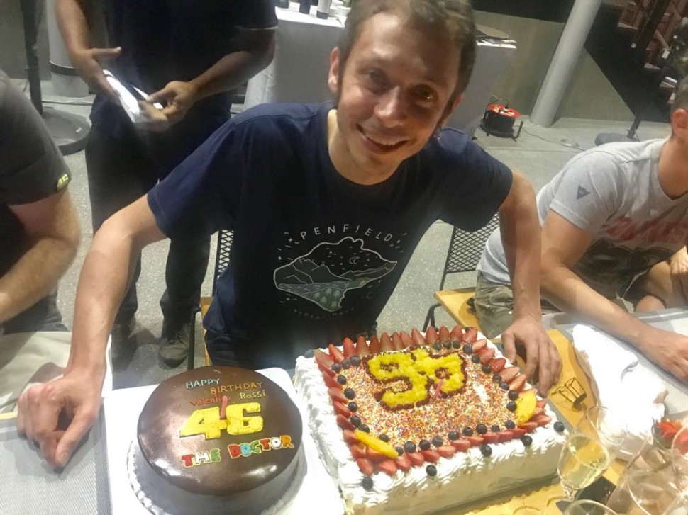 Валентино Росси отметил свой 39-й день рождения - снова в паддоке, на тестах IRTA!