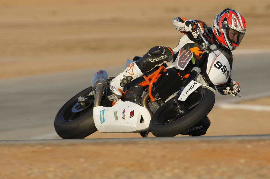 Тесты KTM 690 Duke Track в Картахене: за рулем Джереми МакВильямс