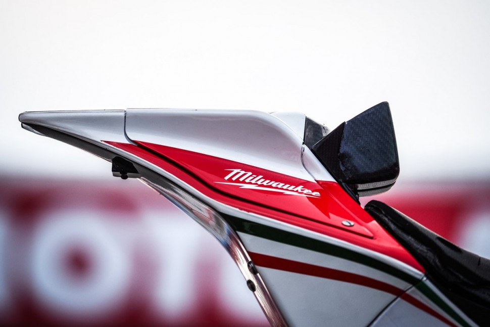 Aprilia RSV4 RF SBK команды Milwaukee Aprilia на продажу Aprilia RSV4 RF SBK команды Milwaukee Aprilia на продажу