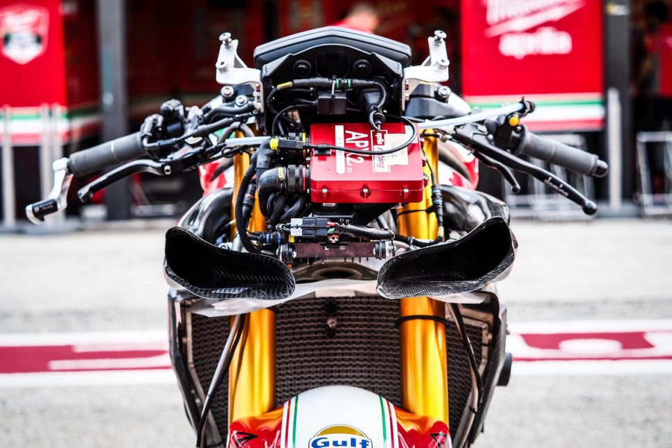 Aprilia RSV4 RF SBK команды Milwaukee Aprilia на продажу Aprilia RSV4 RF SBK команды Milwaukee Aprilia на продажу