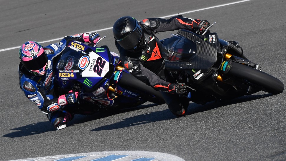 Чемпион Формулы-1 Льюис Хэмильтон катается по Circuito de Jerez на PATA Yamaha R1 в компании с Алексом Лоусом Чемпион Формулы-1 Льюис Хэмильтон катается по Circuito de Jerez на PATA Yamaha R1 в компании с Алексом Лоусом