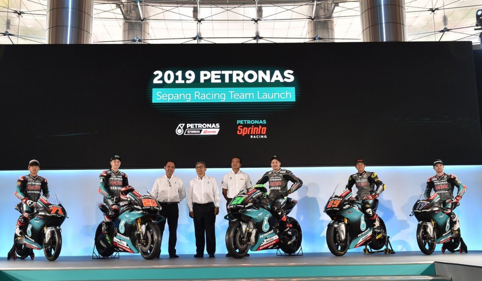 Смотрите презентацию Petronas Yamaha SRT на МОТОГОНКИ.РУ