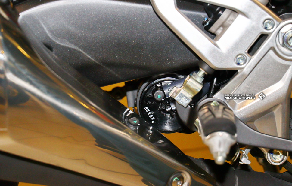 Honda CB300R: актуатор 2-канальной системы ABS