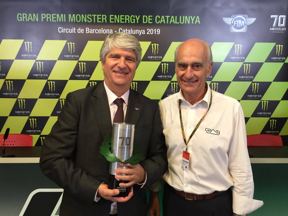 MotoGP отмечает 70-летие: Президент FIM Хорхе Виегас вместе с директором Circuit de Barcelona-Catalunya