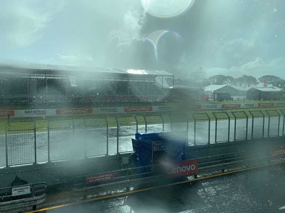 Дождь пошел снова на Phillip Island примерно через час после решения об отмене квалификаций MotoGP