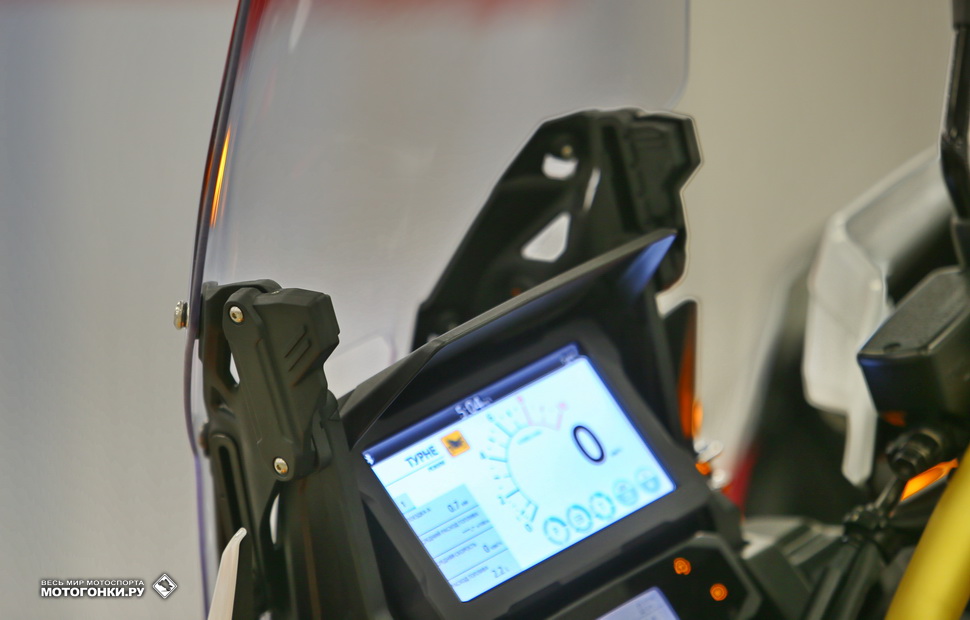 Новое регулируемое стекло Honda CRF1100L Adventure Sport: регулируется только двумя руками!