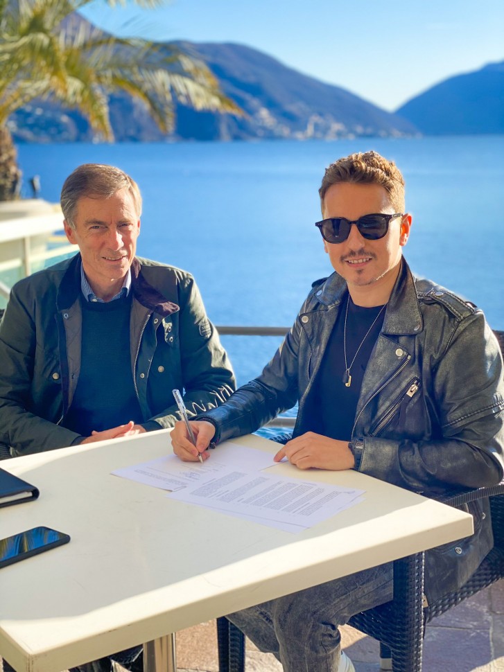 Хорхе Лоренцо подписал контракт с Yamaha Factory Racing сегодня - он будет официальным тест-пилотом завода в MotoGP