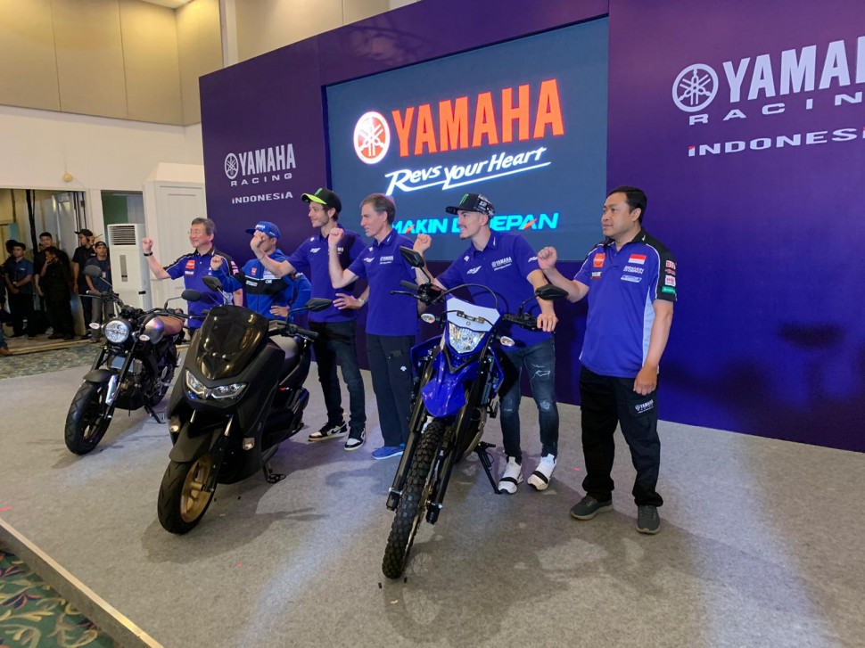 Встреча с индонезийскими журналистами и дилерами Yamaha Встреча с индонезийскими журналистами и дилерами Yamaha