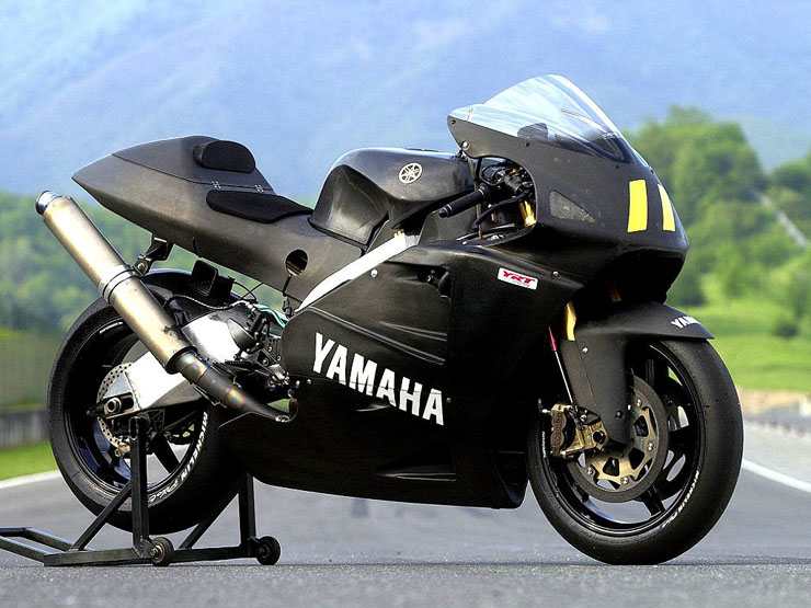 Рождение Yamaha YZR-M1 (2001) - первые тесты в Муджелло