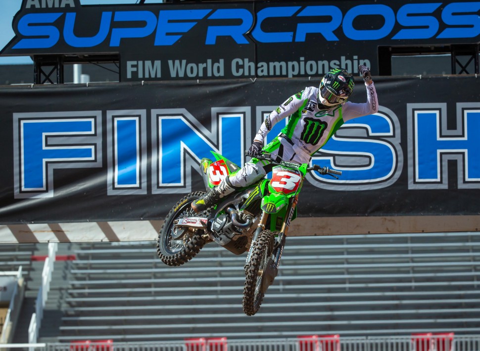 Элай Томак выиграл свой первый титул в AMA Supercross 450SX Элай Томак выиграл свой первый титул в AMA Supercross 450SX