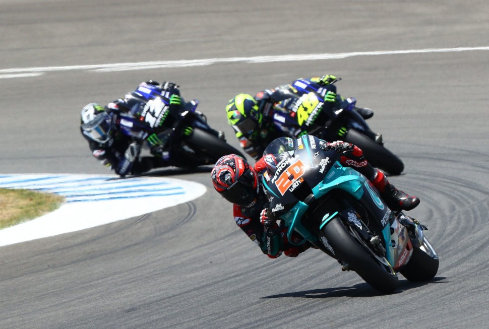 Трио Yamaha Racing возглавило Гран-При Андалусии с первого же круга