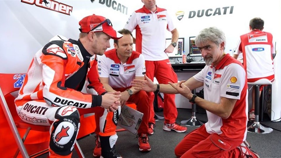 Кейси Стоунер - самый успешный пилот Ducati в MotoGP, но он полностью разочаровался в этой компании