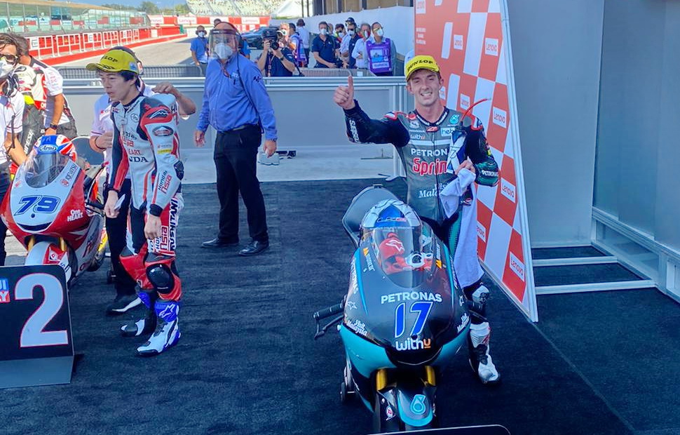 Первая победа в Moto3 в 2020 году на счету у Джона Макфи