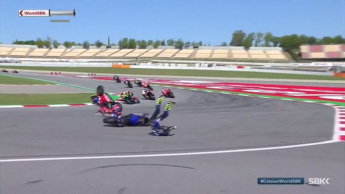 Авария Леона Хезлама и Карикасуло в Superpole Race Авария Леона Хезлама и Карикасуло в Superpole Race