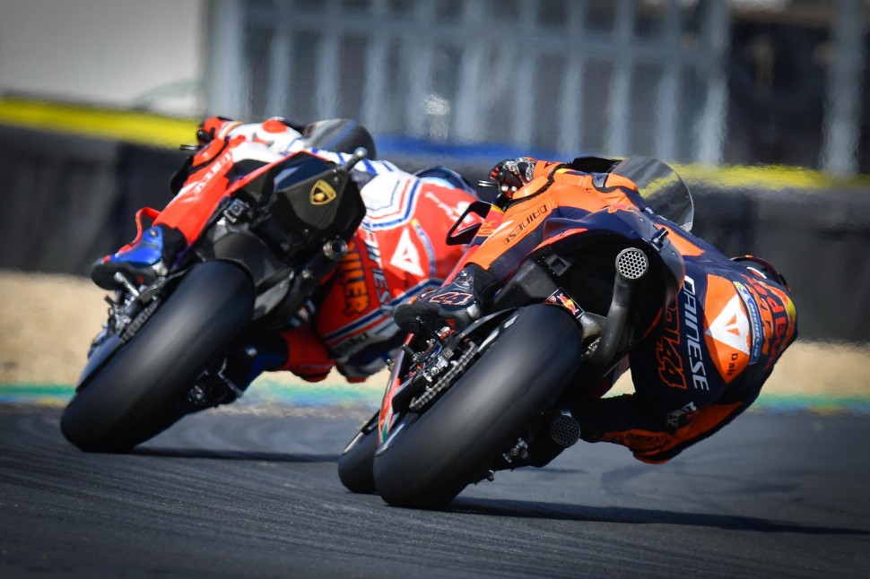 Пилоты Ducati и KTM совершили большой путь на первые линии стартовой решетки