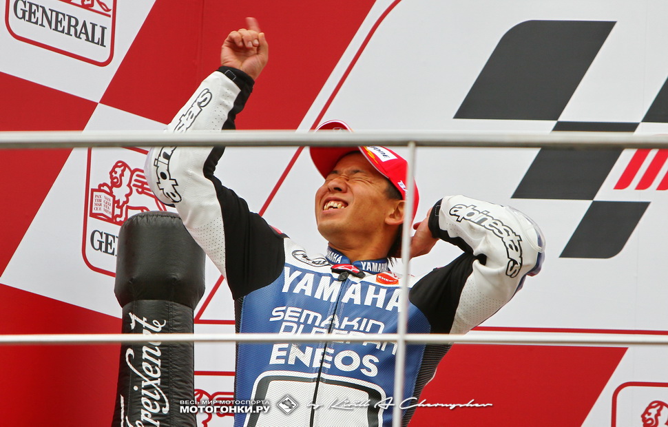 Катсуаки Накасуга на подиуме MotoGP, 2012