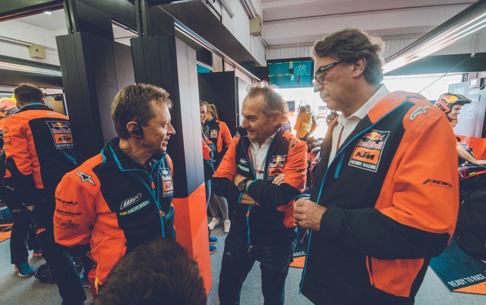 Штефан Пире, Хуберт Трункенпольц и Майк Ляйтнер (технический директор KTM Factory Racing)