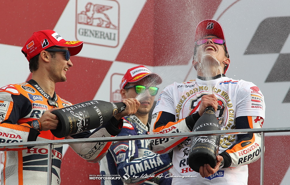 Марк Маркес на подиуме Гран-При Валенсии в статусе чемпиона MotoGP