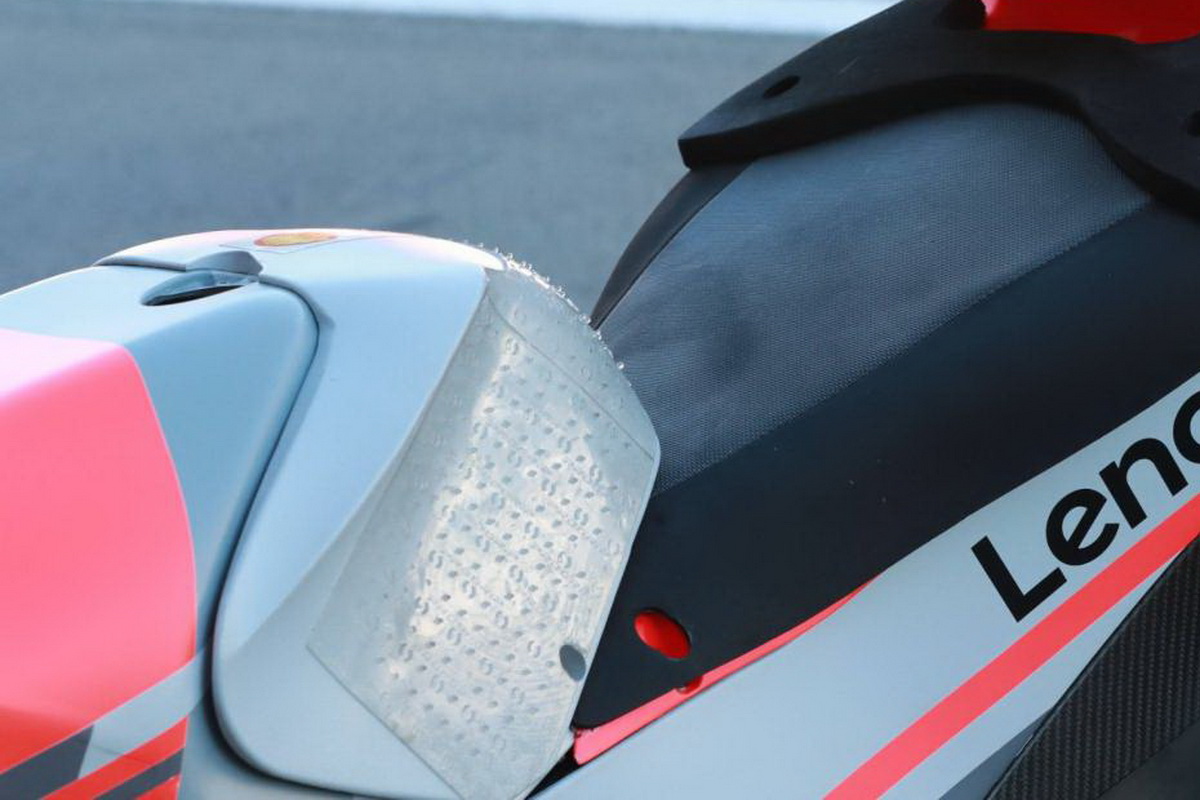 Старая версия бака Ducati образца 2018 года - до тестов в Барселоне