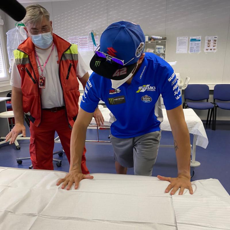 Алекс Ринс проходит медицинский тест на Sachsenring Алекс Ринс проходит медицинский тест на Sachsenring
