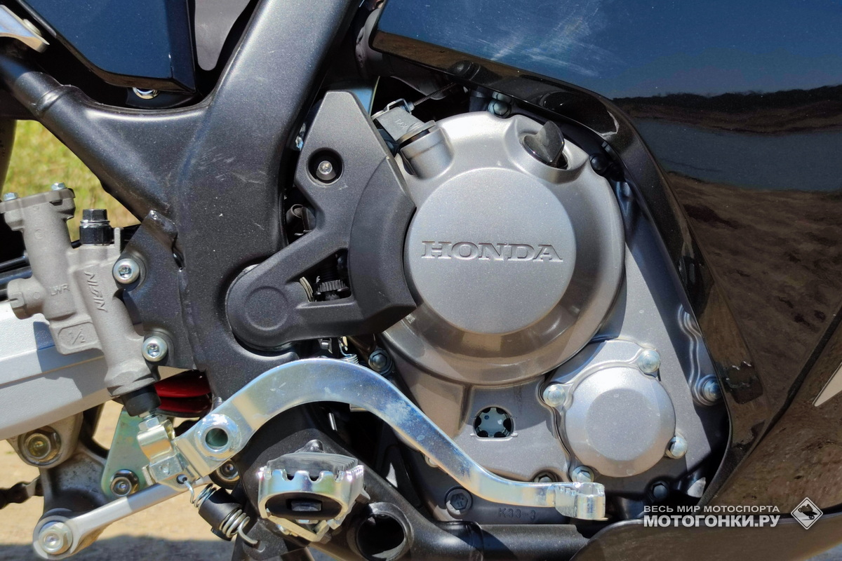 Honda CRF300L Rally - двигатель 1 цилиндр, 286 куб.см., 27 л.с.