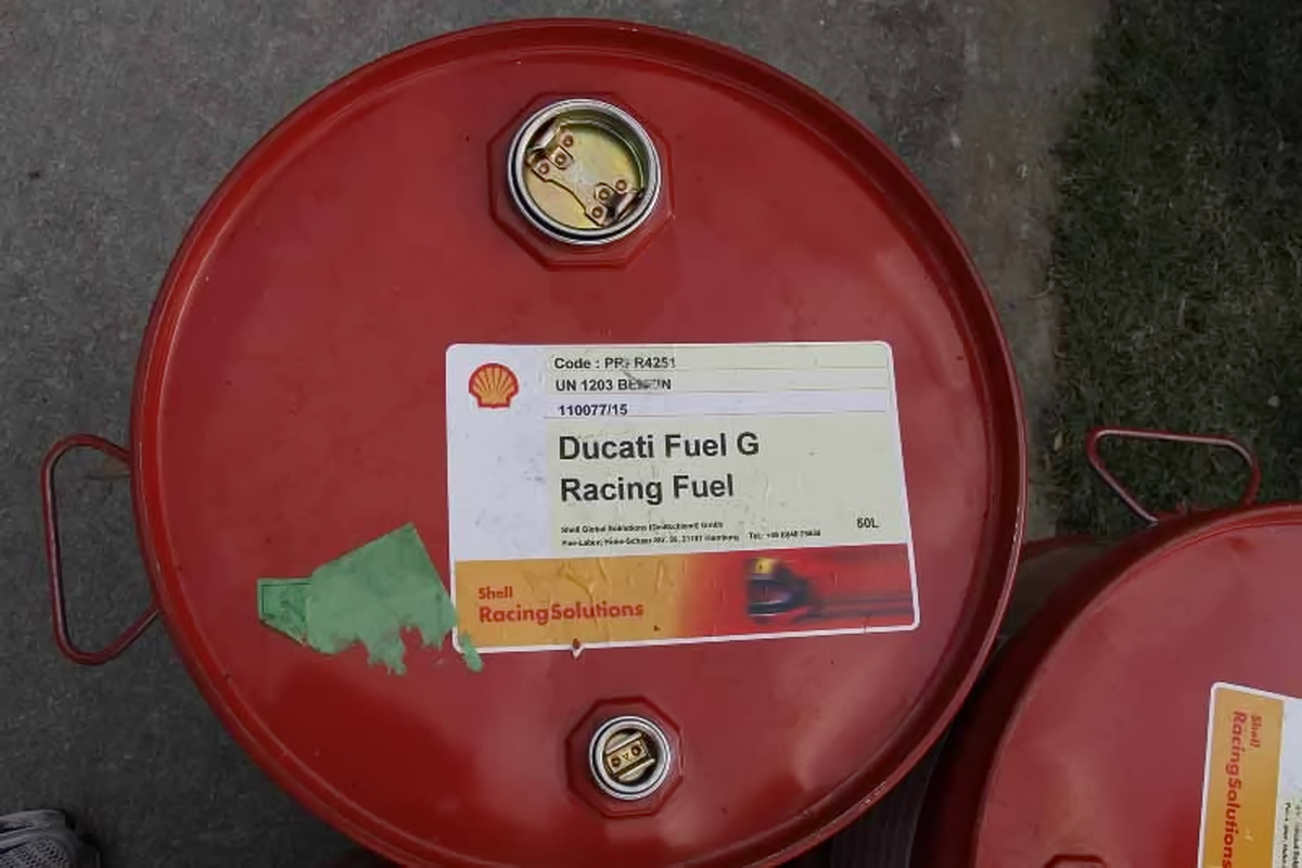 Ducati использует гоночный бензин Shell с первого дня работы в MotoGP