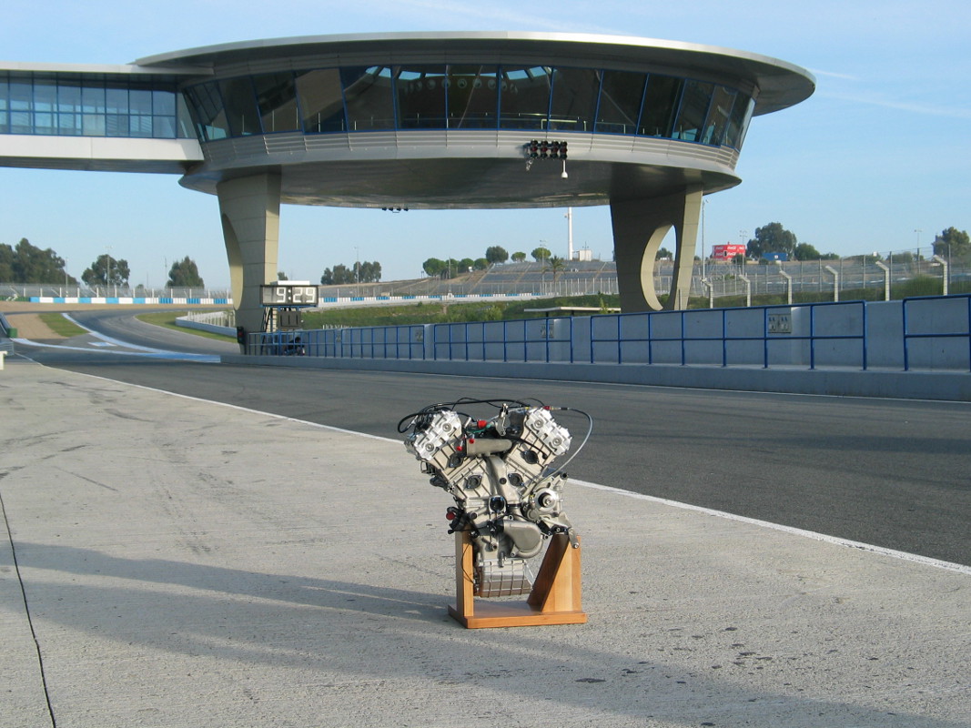 Двигатель прототипа KTM RC16 из MotoGP