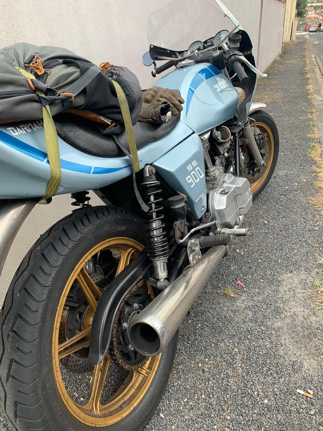 Жоан Зарко решил прокатиться в Арагон на мотоцикле Ducati SS 900 Жоан Зарко решил прокатиться в Арагон на мотоцикле Ducati SS 900