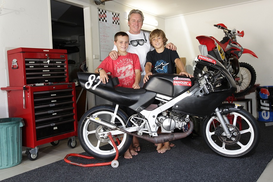 Уэйн Гарднер с сыновьями: Реми Гарднер 10 лет назад, в начале своей гоночной карьере (2011)