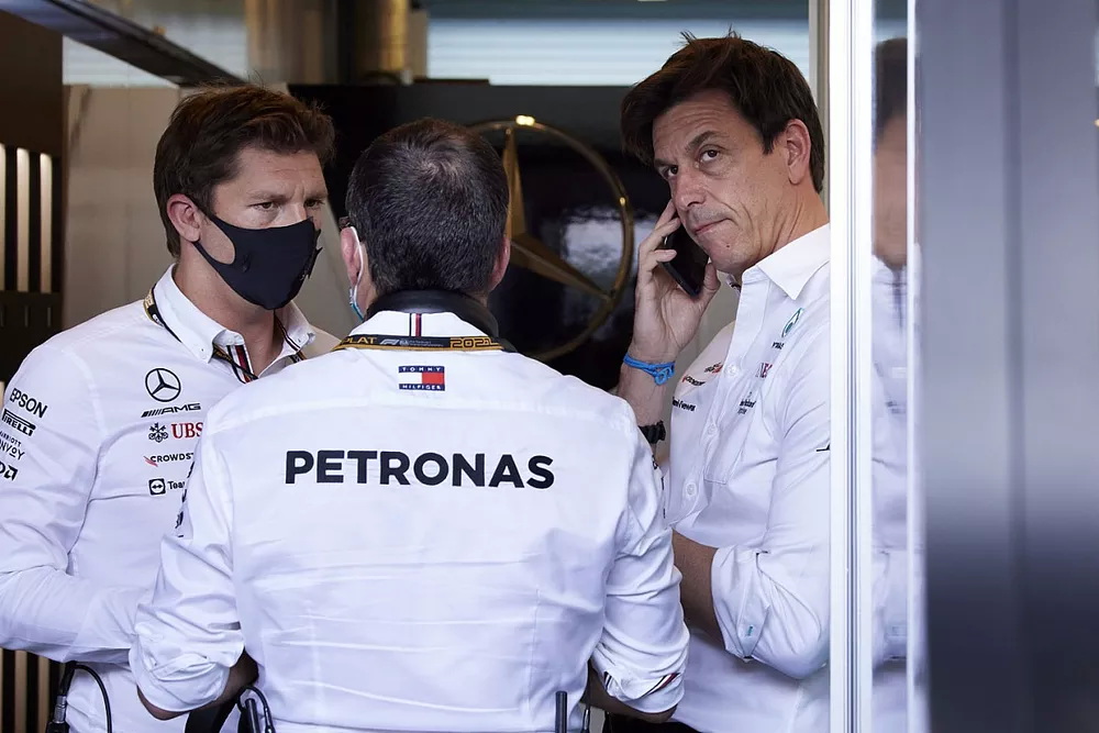 Тото Вольф, директор Mercedes F1 подал два протеста, но спорить с FIA больше не собирается