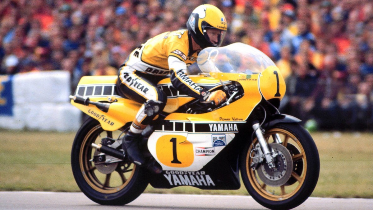 3-кратный чемпион MotoGP - Король Кенни Робертс на борту прототипа Yamaha