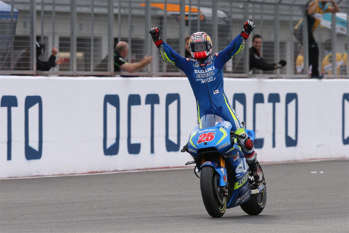 Маверик Виньялес принес Team Suzuki Ecstar первую победу в MotoGP с момента возвращения завода