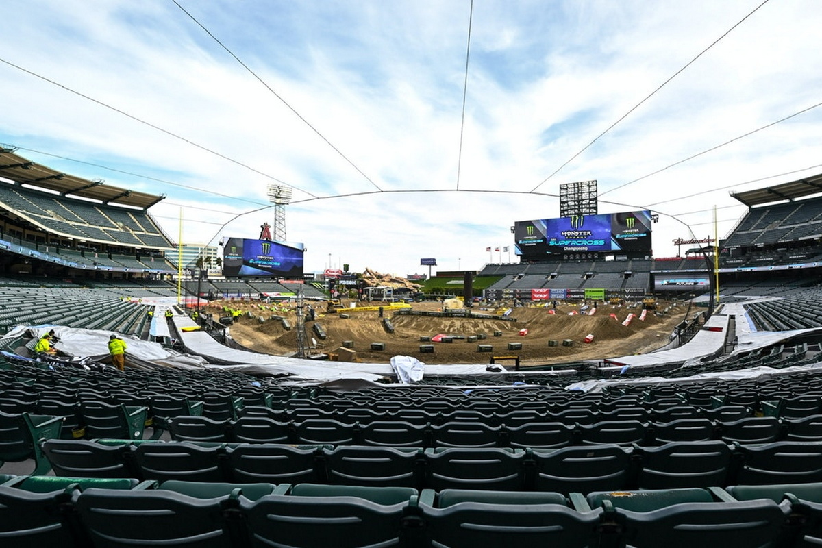 Добро пожаловать на Angel Stadium в Анахайм! Вторая версия Добро пожаловать на Angel Stadium в Анахайм! Вторая версия
