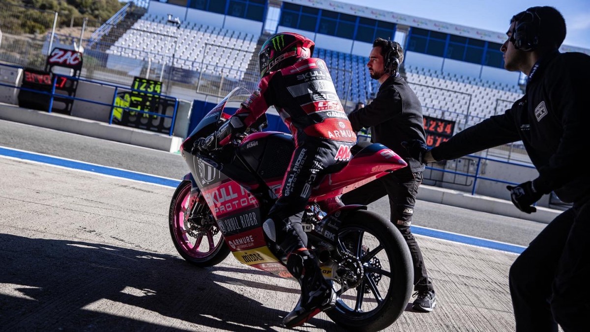 Аня Карраско покидает гараж BOE SKX Team на прототипе Moto3 впервые с 2016 года