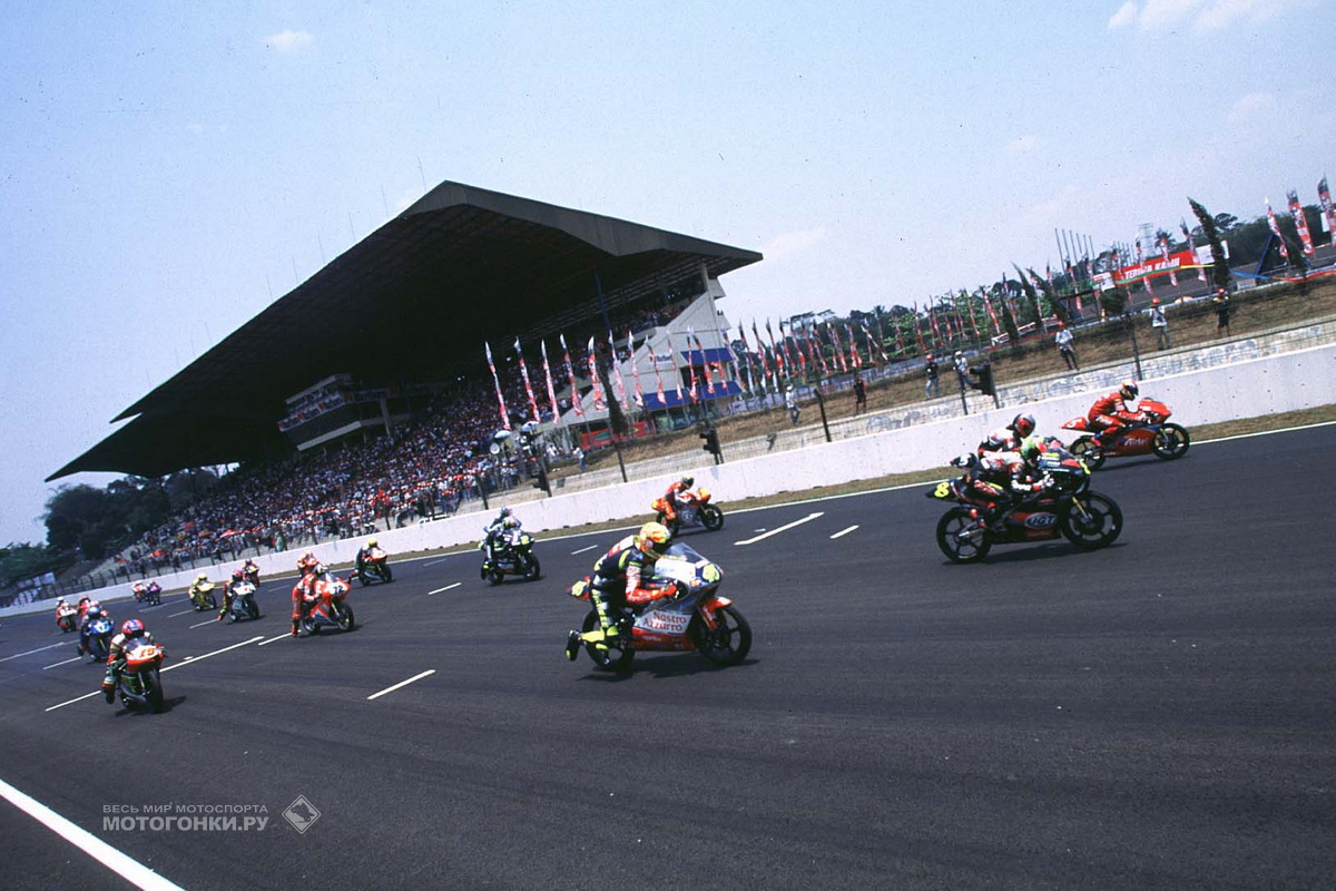 Старт Гран-При Индонезии GP125 (1997) - Валентино Росси стартует с первой линии
