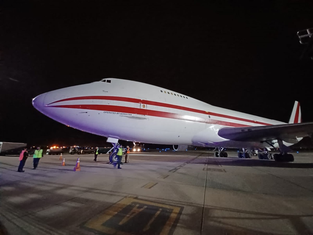 Boeing 747-251B(SF) компании Aerostan, борт BSC4042 - прибытие с 5-дневным опозданием